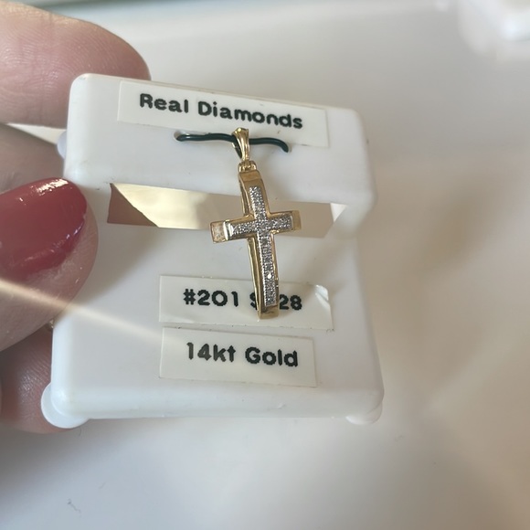14 KT. Gold cross with Diamonds - Picture 3 of 4